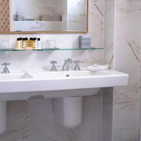 Claridge Hotel 4*