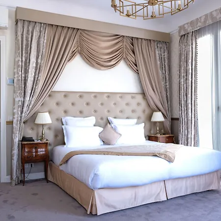 Claridge Hotel